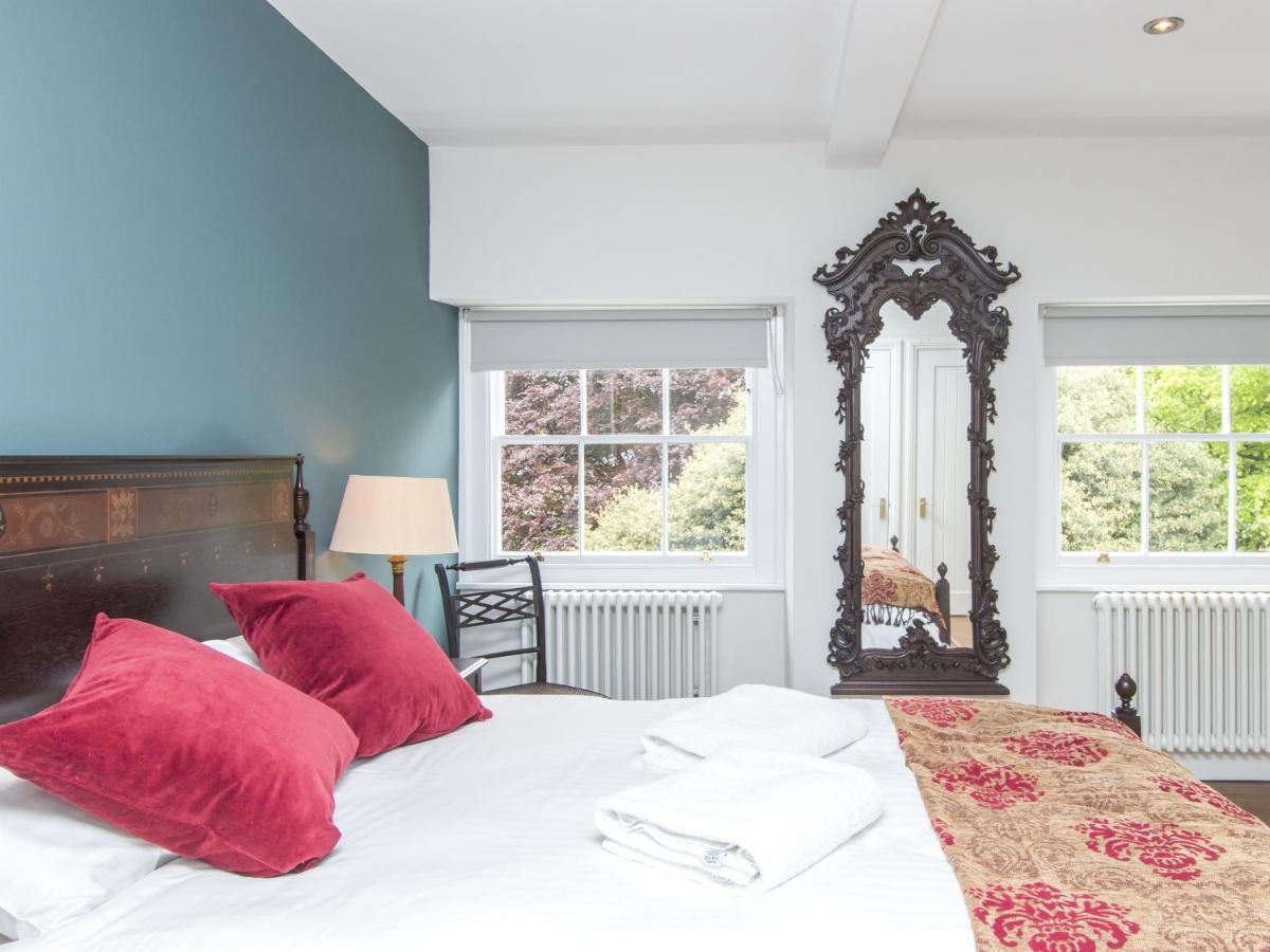 3 Berkeley Square Couette-café