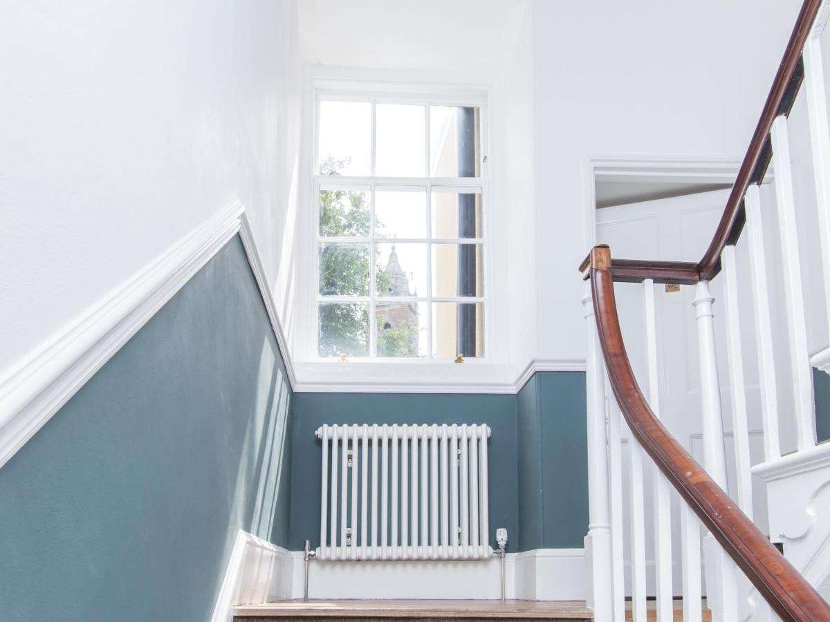 3 Berkeley Square Couette-café *