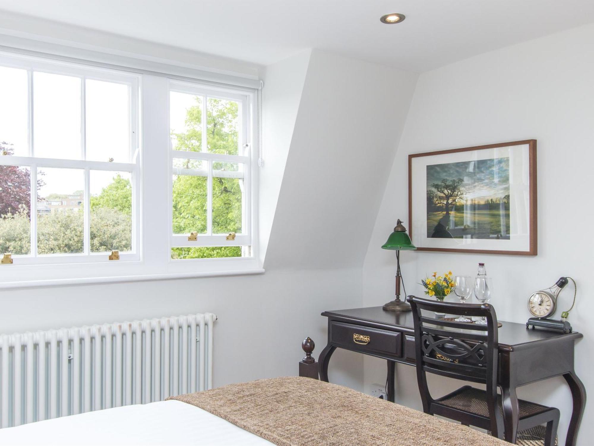 3 Berkeley Square Couette-café *