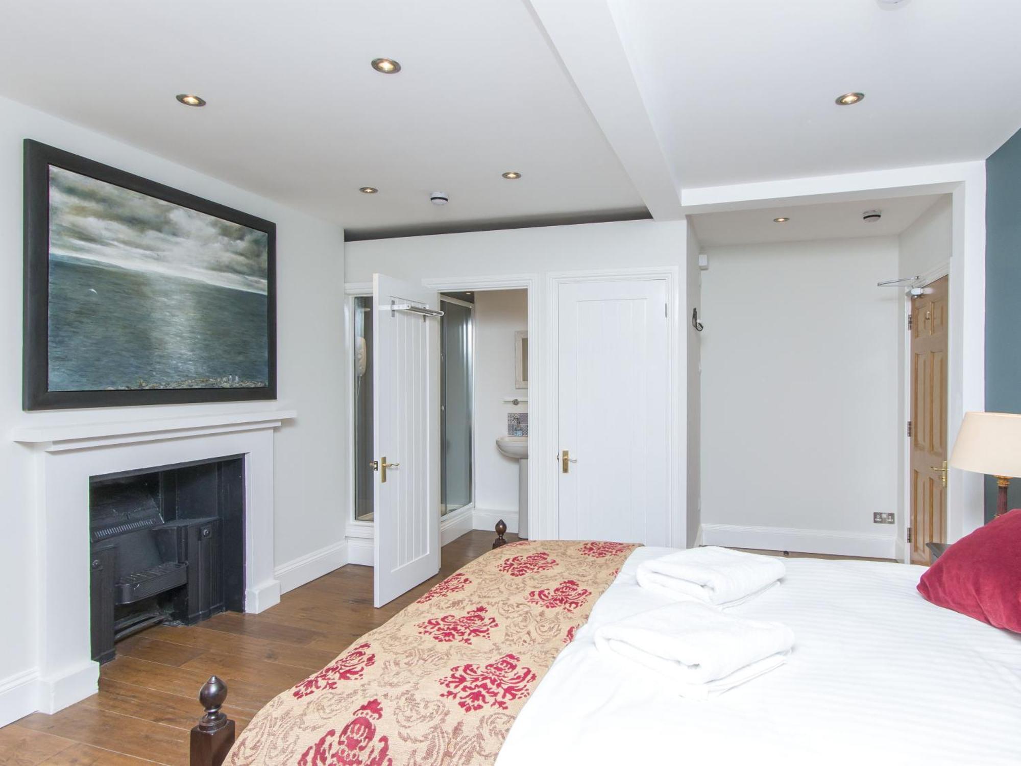 3 Berkeley Square Couette-café *